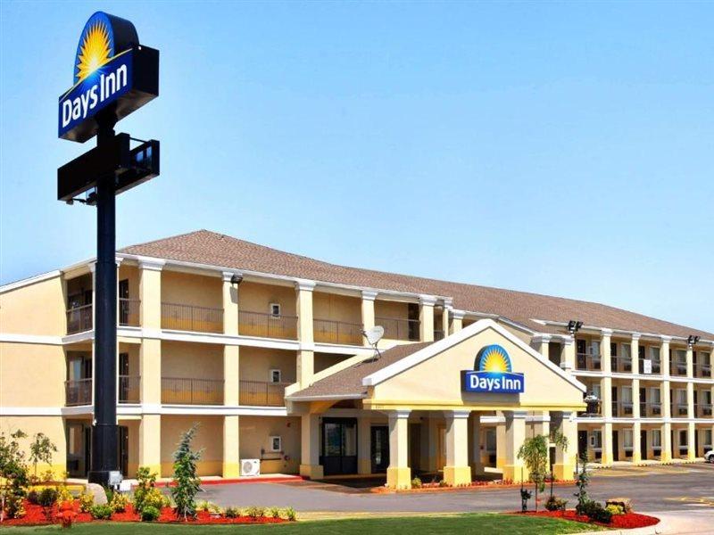 Days Inn By Wyndham Oklahoma City/Moore Exterior photo